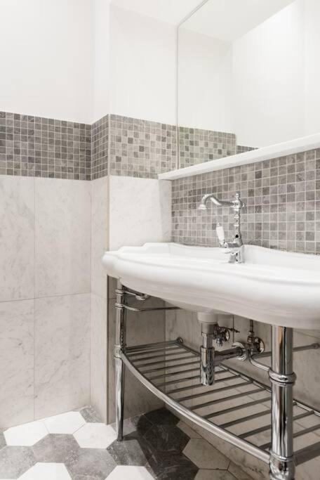 Modern Comfort, Poetic Charm Roma Eksteriør bilde